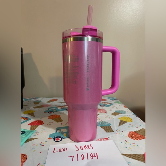 HOT ! Winter Pink Starbucks X Stanley